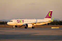 Sky Airlines dice que ya alcanzó el nivel de tráfico de pasajeros internacional de la pre pandemia