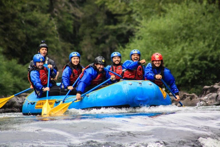 Pucón cierra temporada de verano 2025 con récords en alojamientos, afluencia de turistas e interesados en turismo aventura