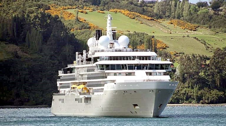 Chiloé inicia temporada de cruceros con llegada del primer navío a Castro