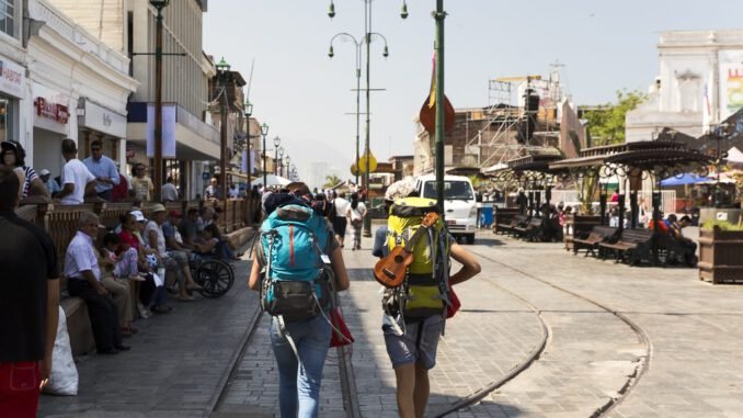 Récord histórico de turistas de larga distancia en Chile en primer semestre