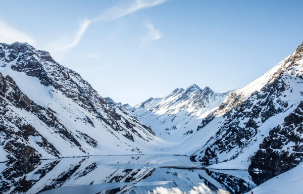 La montaña como nuevo eje de desarrollo Santiago prepara la Semana Internacional de la Montaña 2026